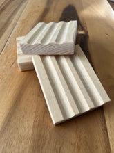 Charger l'image dans la galerie, Porte Savon en pin vernis