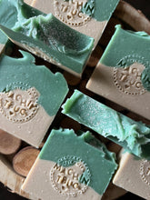Charger l'image dans la galerie, Huile essentielle d’eucalyptus
